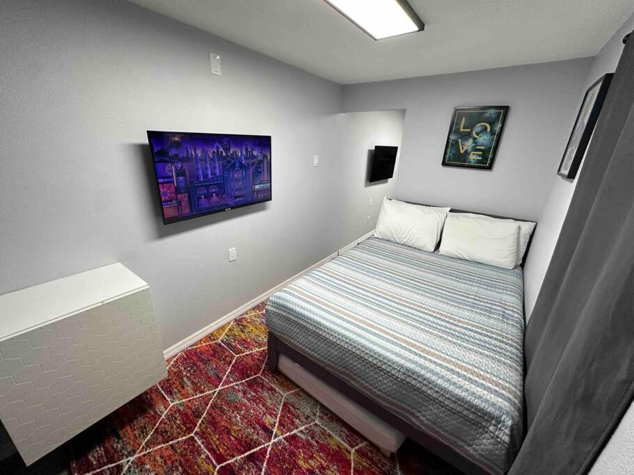 1bed 1bath Container Centrally Located * Cypress Gardens