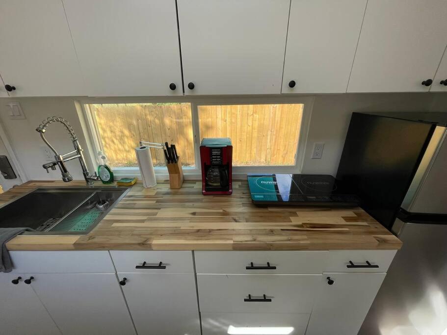Chalet 1bed 1bath Container Centrally Located Cypress Gardens