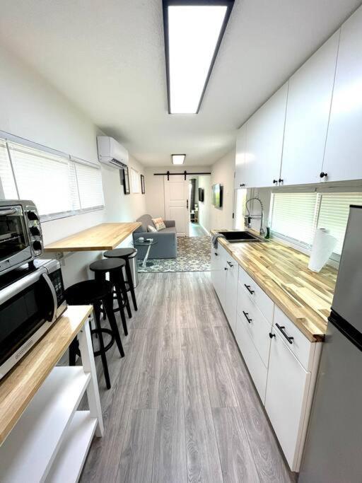 1bed 1bath Container Centrally Located Chalet Cypress Gardens